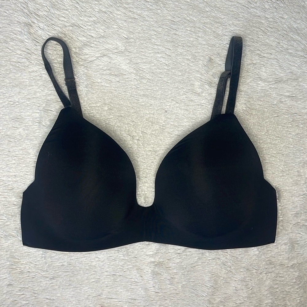 Body by Victoria’s Secret No-Wire Soft Cups Polka Dots 32C